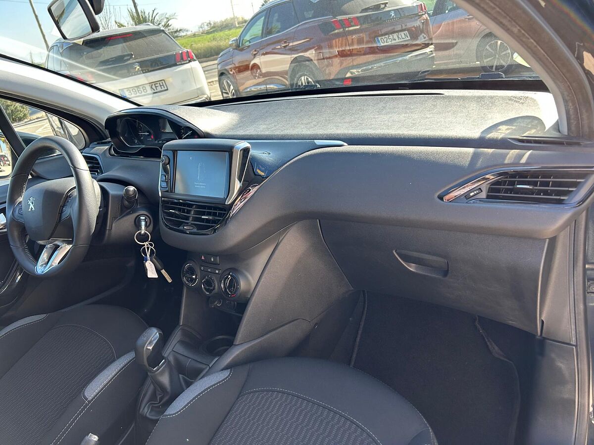 PEUGEOT 208 ALLURE 1.2 E-THP SPANISH LHD IN SPAIN 90000 MILES SUPERB 2015